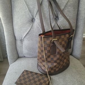 100% Authentic Louis Vuitton Damier Bucket bag.